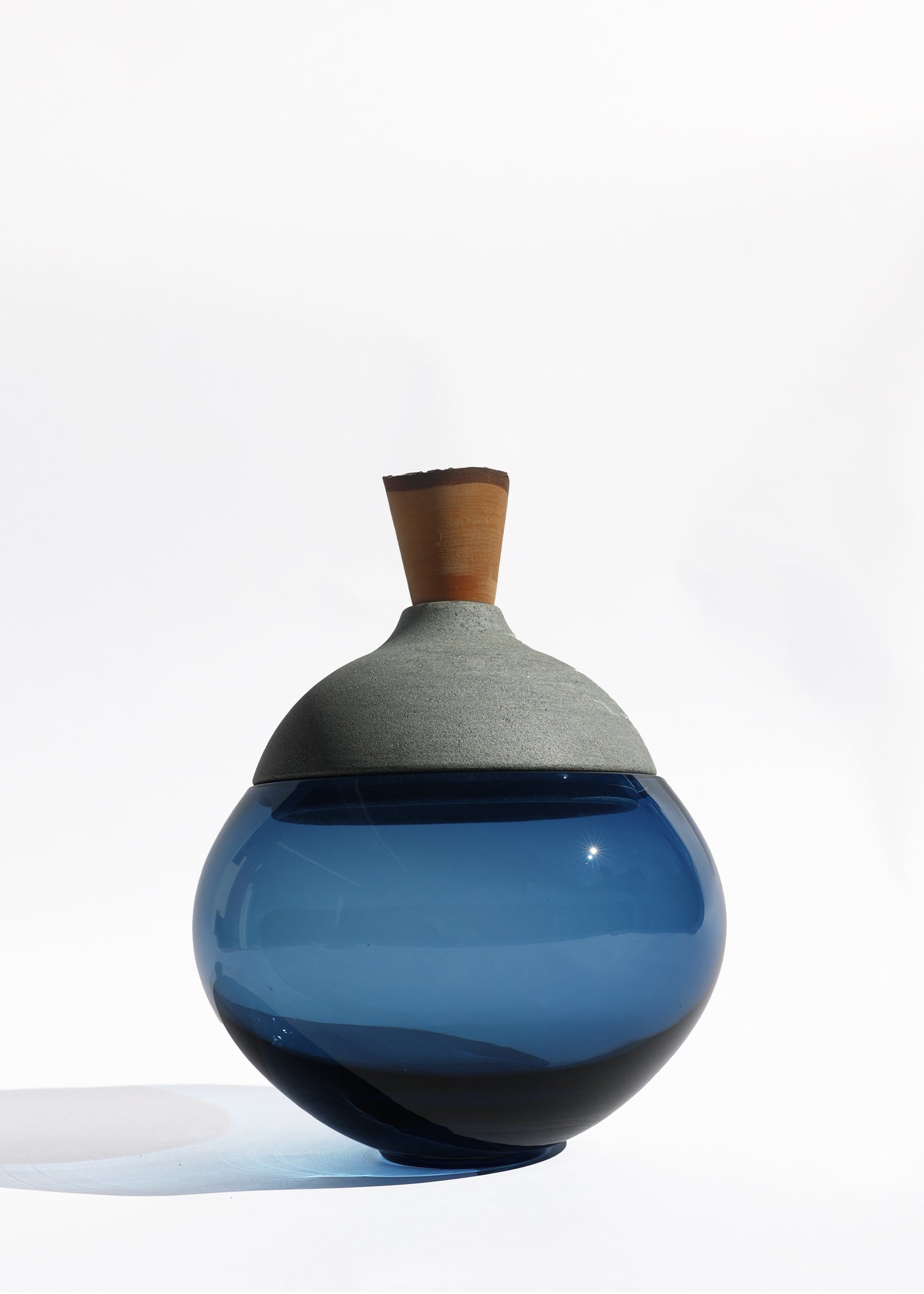 Istanbul Stacking Vessel in blue and soapstone, combining smooth lines and refined craftsmanship.
