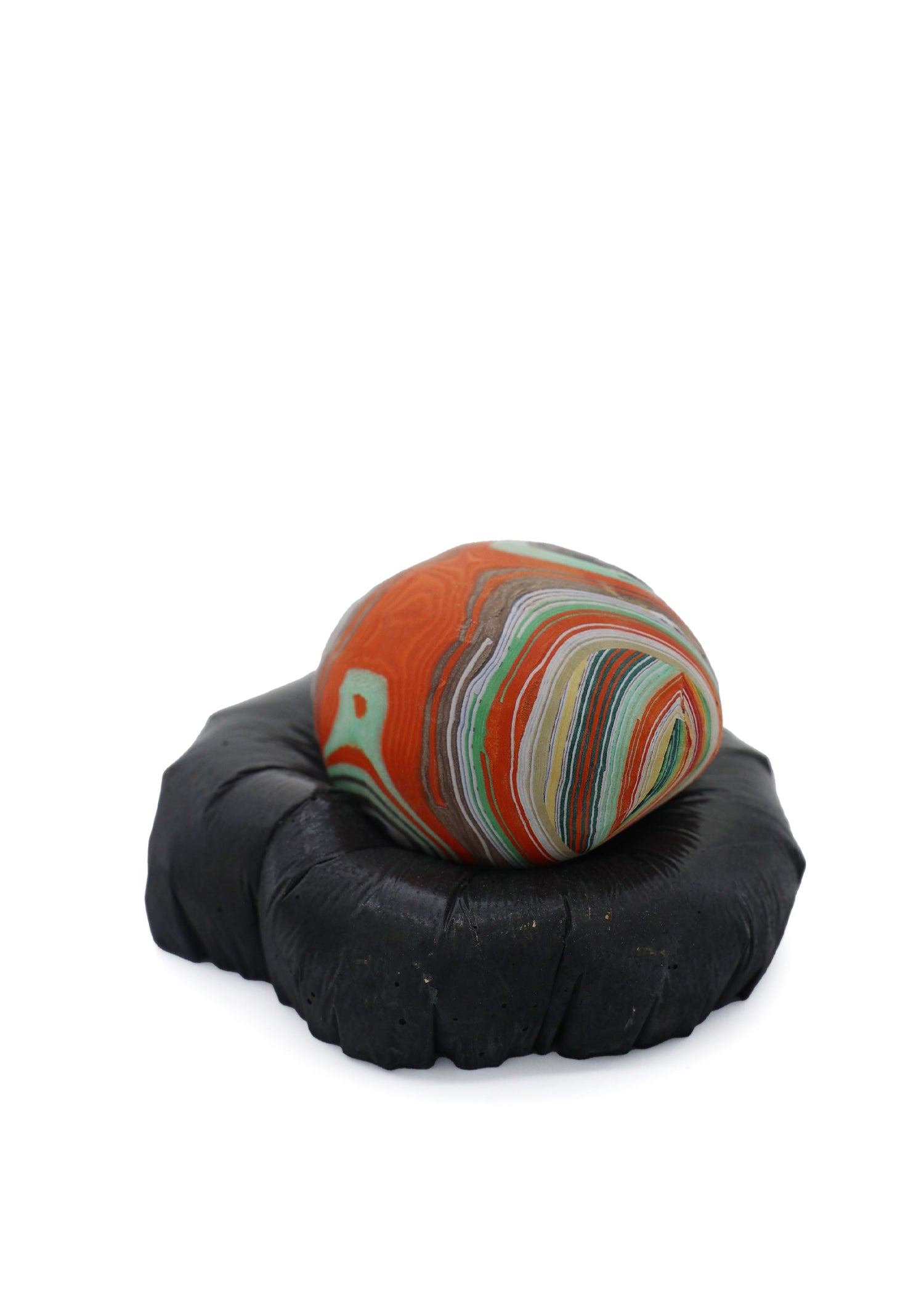Paper Pebble in Big Black, a bold, larger version with a sleek black finish, making a statement in modern home decor.