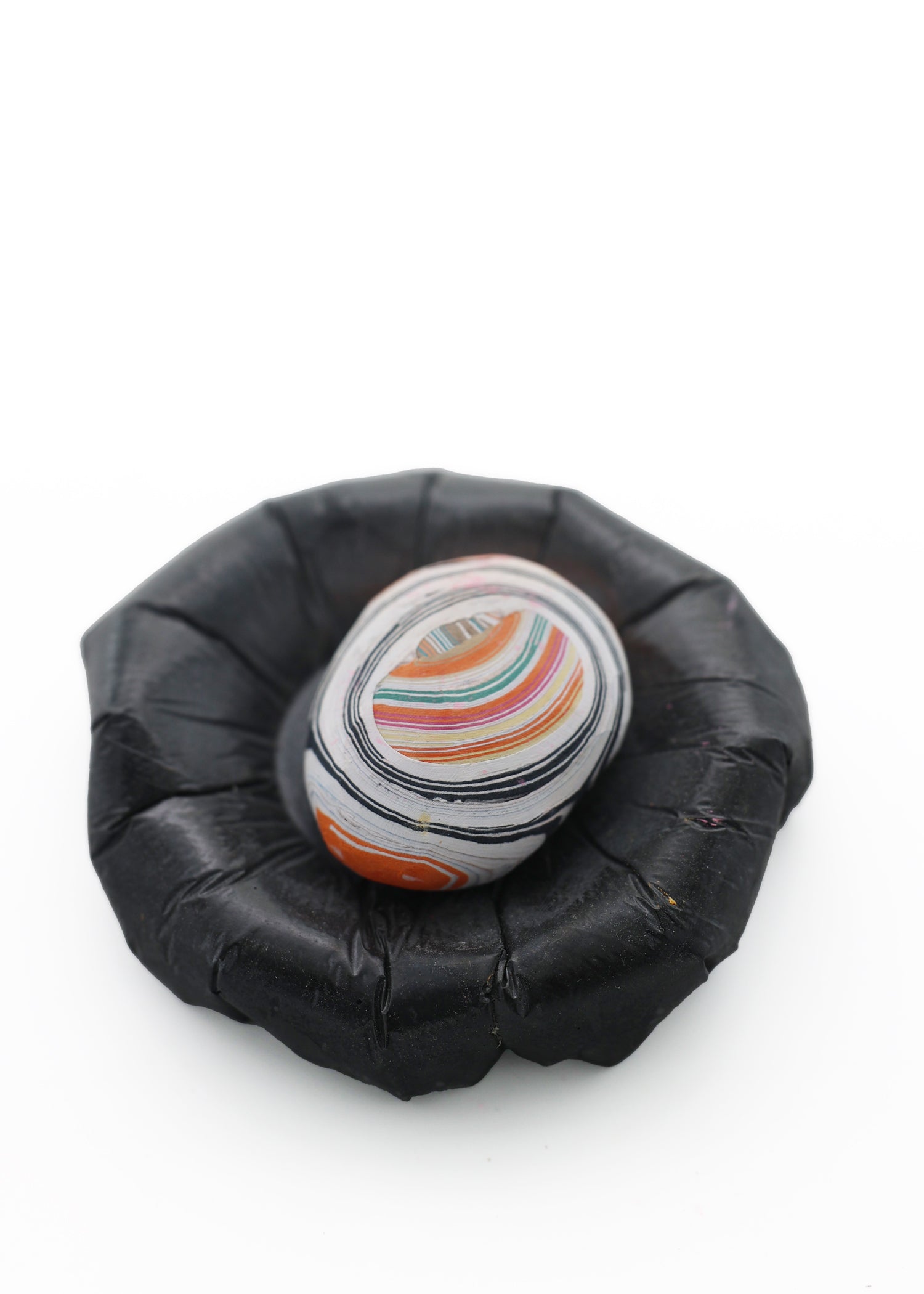 Paper Pebble in Black detail, showcasing a minimalist design with a smooth, dark finish, adding a contemporary touch to any space.