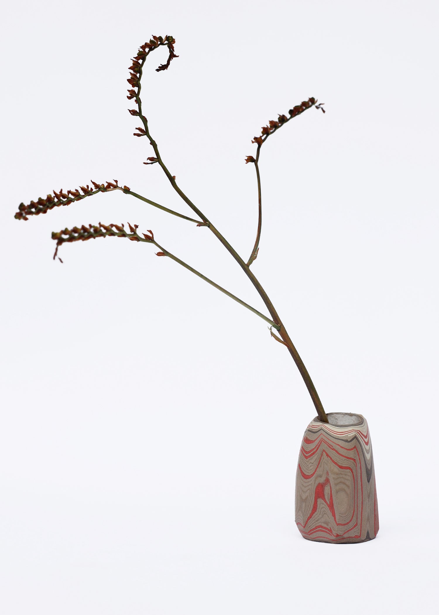 Paper Pebble Vase in Sand & Red with flower, showcasing warm, earthy sand tones with a pop of red for a stylish, modern twist.
