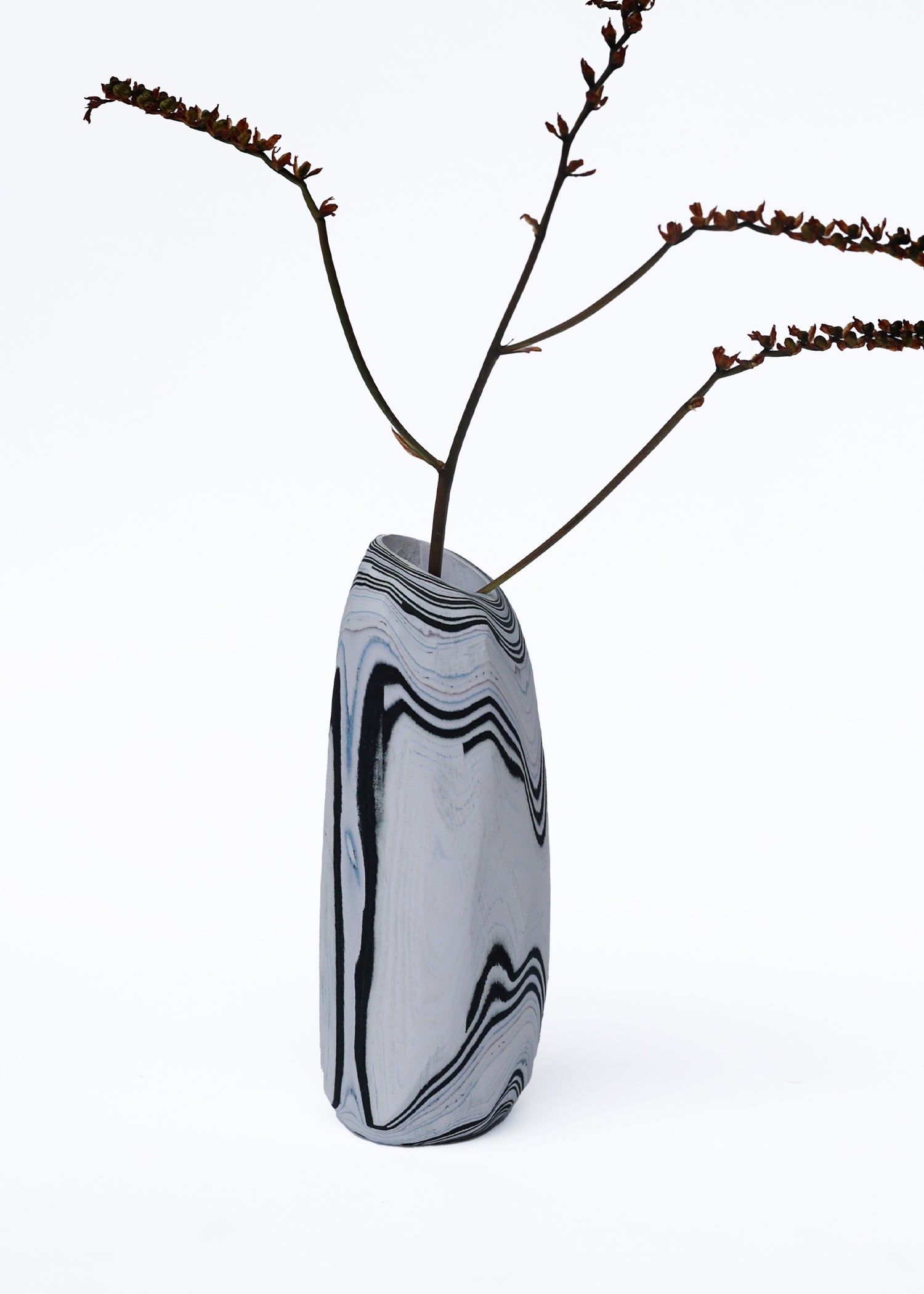 Paper Pebble Vase in White & Black with flower, a timeless combination of classic white and black, offering a sophisticated touch to any room.